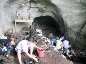 Những phát hiện khảo cổ mới tại di tích hang Xóm Trại (Hòa Bình): Thú vị và độc đáo