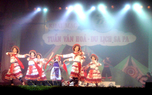 Sa Pa nhộn nhịp khai mạc tuần văn hóa du lịch 2009