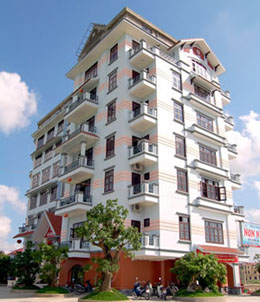 Thành phố Ninh Bình có gần 100 khách sạn và nhà hàng lớn