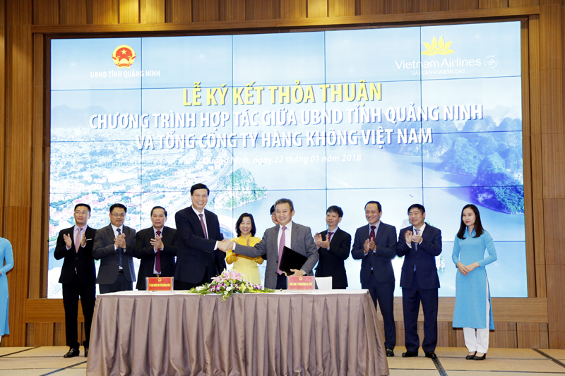 Quảng Ninh và Vietnam Airlines ký kết thỏa thuận hợp tác