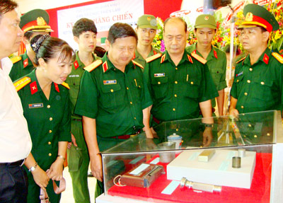 Khai mạc trưng bày chuyên đề “Bác Hồ với lực lượng vũ trang nhân dân”