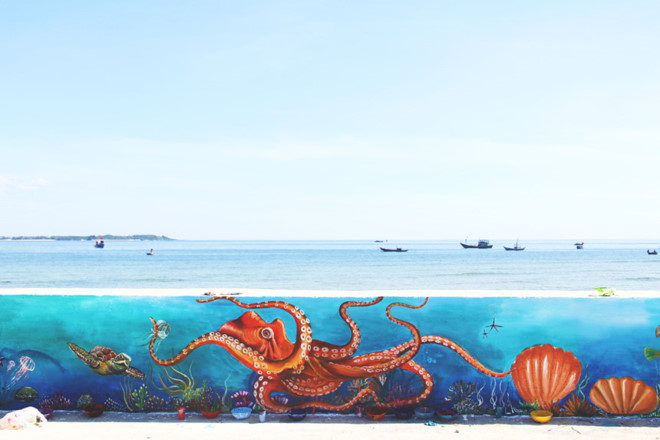 Rực rỡ sắc màu với con đường bích họa đầu tiên trên đảo Lý Sơn