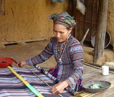  Bảo tồn làng dệt thổ cẩm của người Hre ở Ba Tơ (Quảng Ngãi)