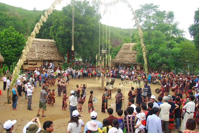 Khai trương làng du lịch Bhơ Hôồng - Quảng Nam