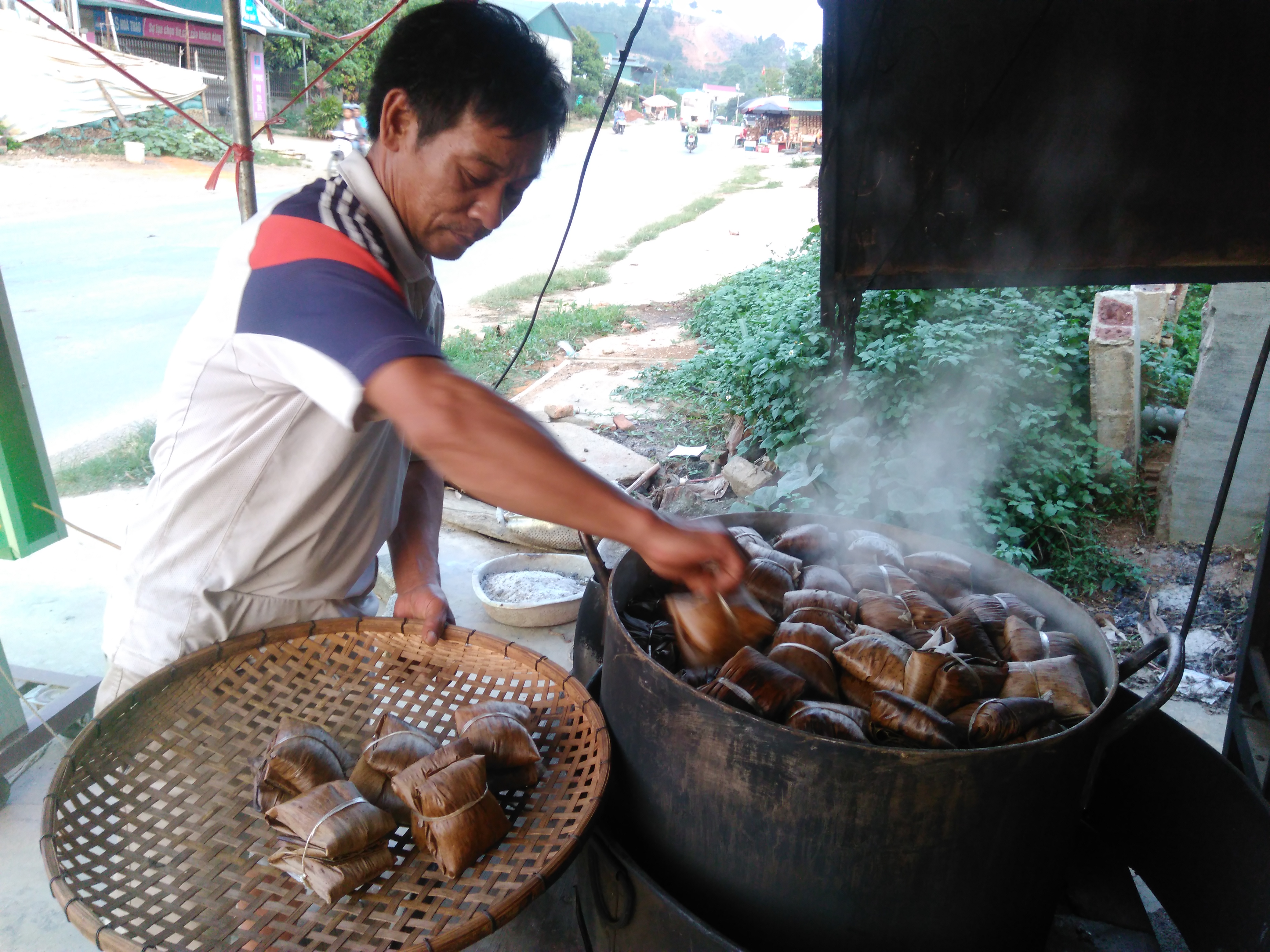 Tham quan làng nghề bánh gai ở xã Hát Lót - Sơn La