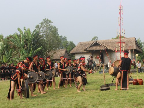 Lễ hội cầu an của dân tộc Ba Na ở cao nguyên miền Trung