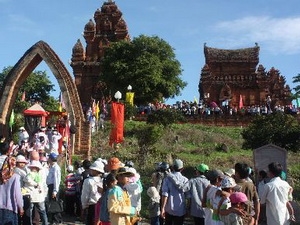 Đồng bào Chăm Ninh Thuận chuẩn bị lễ hội Ka Tê