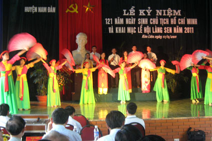Nghệ An: Khai mạc Lễ hội Làng Sen năm 2011