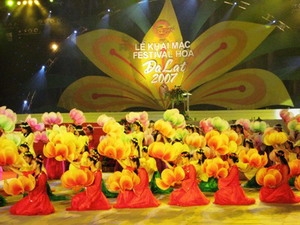 Bắn pháo hoa khai mạc Festival hoa Đà Lạt 2010