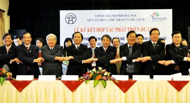 Hà Nội ký kết hợp tác phát triển du lịch với 10 tỉnh thành trong cả nước