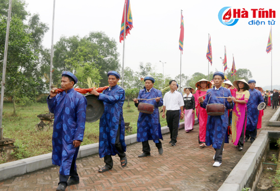 Hà Tĩnh: Náo nức khai hội đền Nen năm 2017