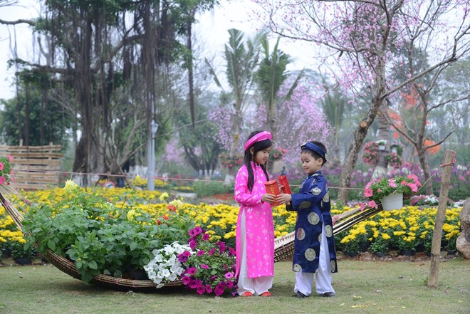 Lễ hội hoa Xuân 2017 tôn vinh Di sản tín ngưỡng thờ Mẫu Tam phủ