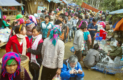 Chợ phiên Lùng Khấu Nhin (Lào Cai)