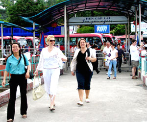 Lượng khách tới Quảng Ninh có dấu hiệu tăng trở lại