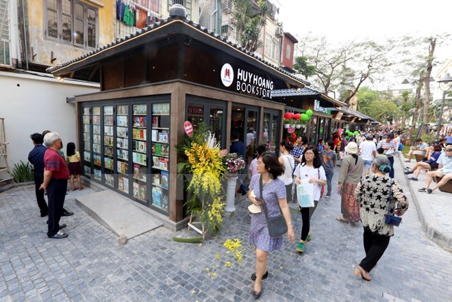 Phố sách Hà Nội thu hút gần 20.000 lượt khách tham quan