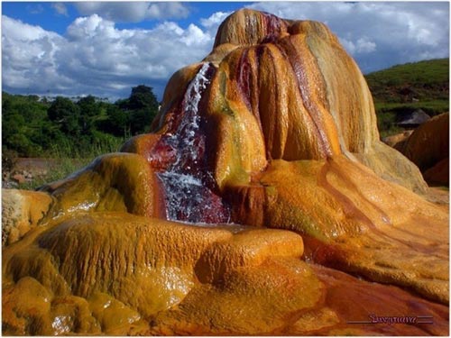 Khám phá mạch nước phun lạnh độc đáo ở Madagascar