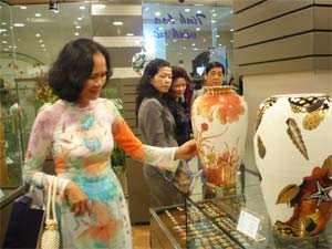 Khai trương phòng trưng bày gốm sứ nghệ thuật Minh Long tại Bình Dương