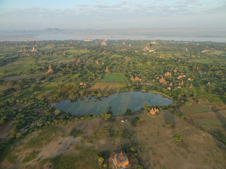 Vẻ đẹp huyền bí của bình nguyên Bagan (Myanmar)