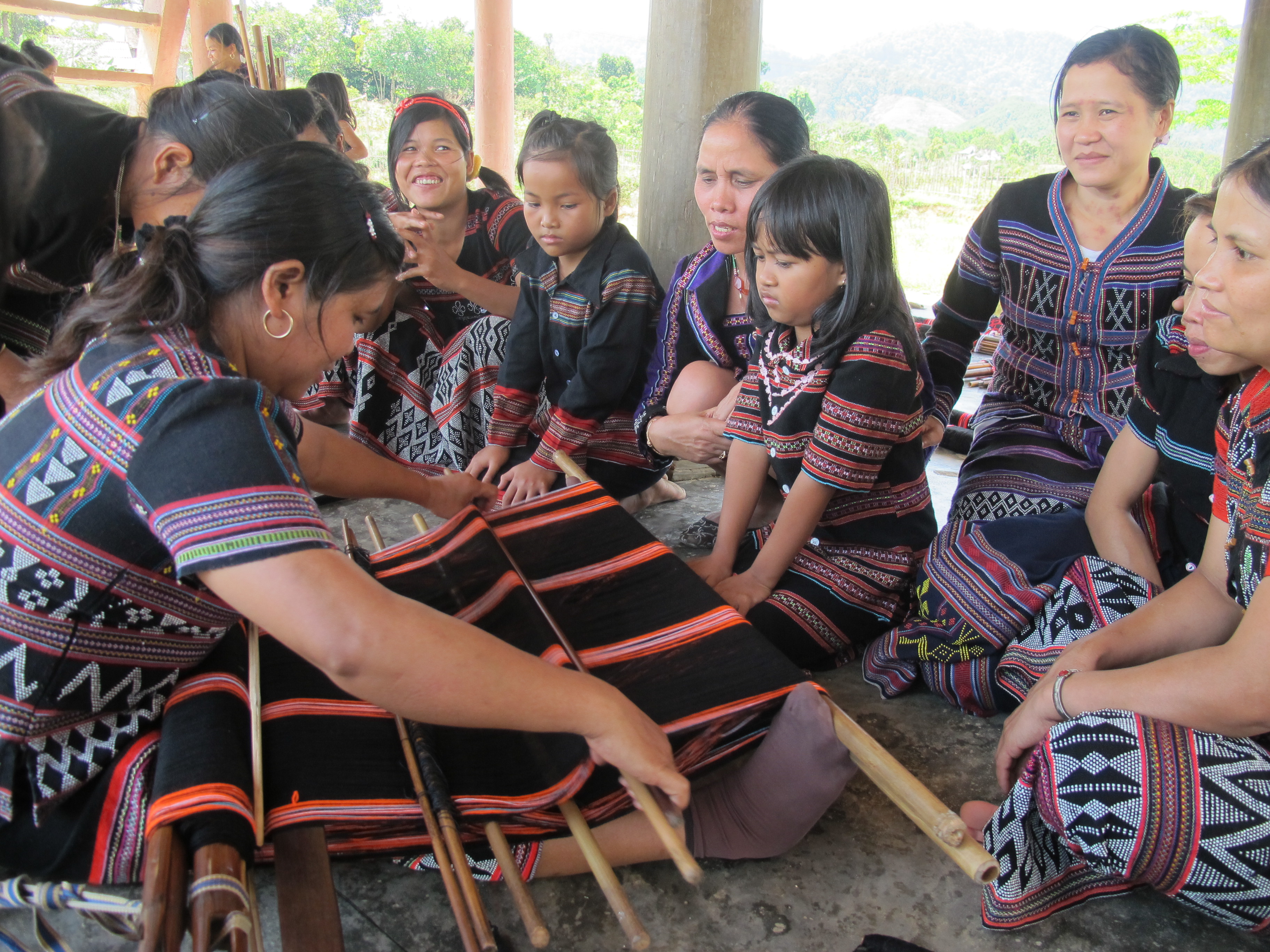 Thừa Thiên- Huế: Phát triển nghề dệt Zèng trở thành sản phẩm du lịch văn hóa đặc trưng