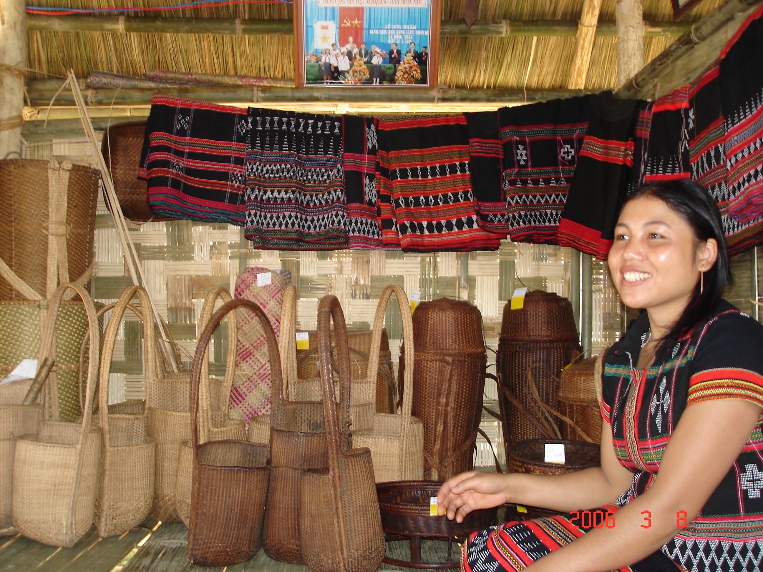 Thừa Thiên – Huế: Bảo tồn, phát huy nghề dệt zèng của người Tà Ôi 