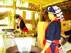 Độc đáo nghề làm giấy dó của người Dao đỏ ở Yên Bái