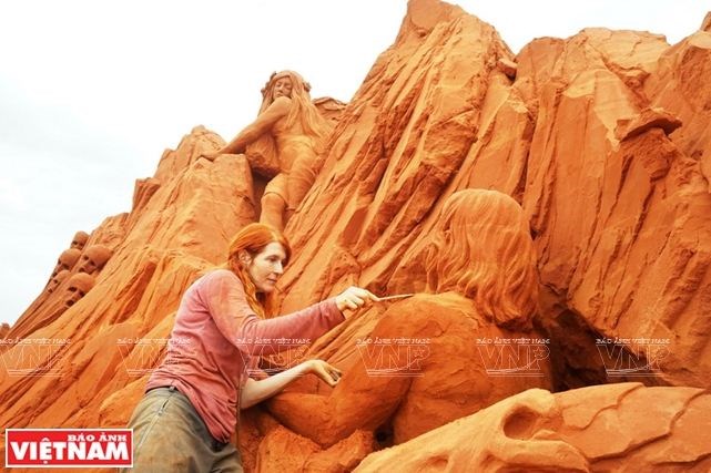 Chiêm ngưỡng vẻ đẹp nghệ thuật từ cát tại “thủ đô resort” Mũi Né (Bình Thuận)