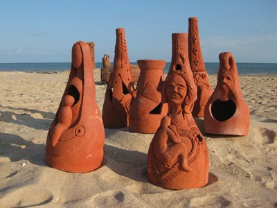 Khai mạc triển lãm nghệ thuật sắp đặt trên bãi biển