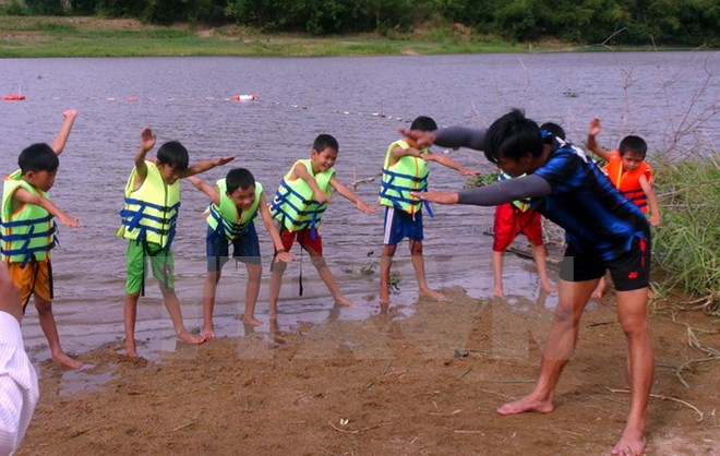 Ninh Thuận: Diễn tập cứu hộ du khách bị đuối nước khi tắm biển