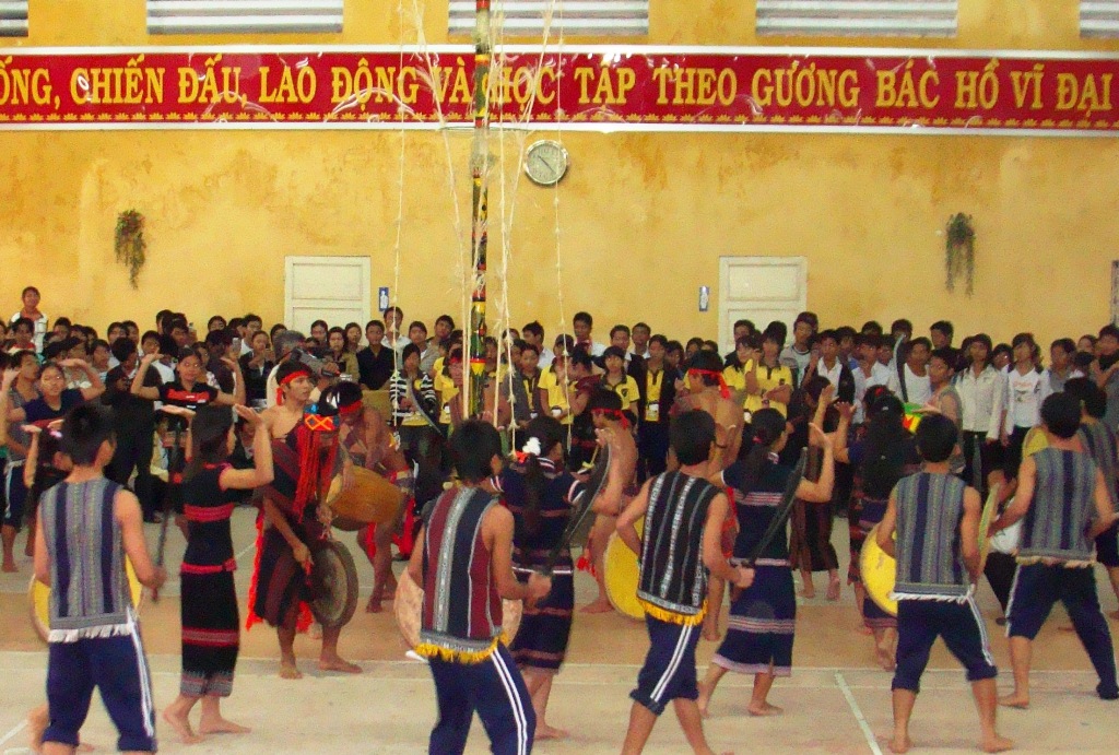 Quảng Nam: Phục dựng lễ hội “Ăn mừng lúa mới” cho học sinh miền núi
