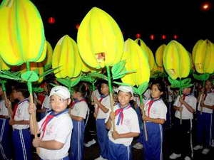 Lễ hội rước đèn Trung Thu tại thành phố Phan Thiết. (Ảnh: Nguyễn Thanh/TTXVN)