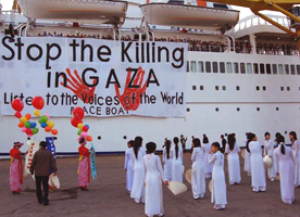 Tàu Hòa Bình mang theo hơn 500 khách cập cảng Tiên Sa, Tp. Đà Nẵng