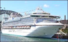 Tàu du lịch Diamond Princess chở hơn 2600 khách cập cảng PTSC Phú Mỹ, Bà Rịa-Vũng Tàu