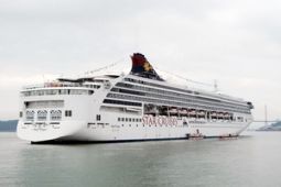 TP.HCM đón tàu biển năm sao SuperStar Virgo với hơn 3.000 khách 