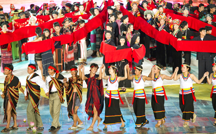 Lễ hội Trình diễn trang phục truyền thống các dân tộc Việt Nam lần thứ nhất