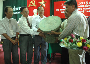 Quảng Ngãi đón nhận trống đồng Đông Sơn và một số hiện vật liên quan đến cố Thủ tướng Phạm Văn Đồng