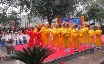 Khai mạc “Tuần văn hóa du lịch làng nghề dệt lụa Vạn Phúc” năm 2013 