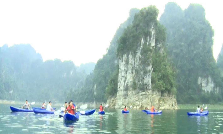 Lâm Bình (Tuyên Quang) đưa loại hình chèo thuyền kayak vào phục vụ du lịch 