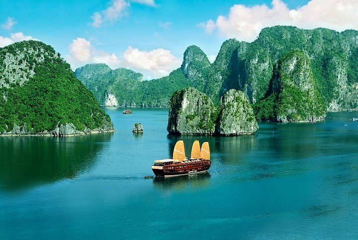 Khách du lịch đến Quảng Ninh tăng cao dịp Tết