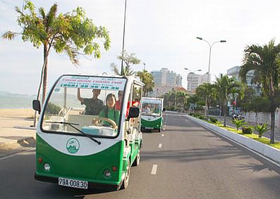 Thí điểm xe ô tô điện vận chuyển khách du lịch tại Quảng Bình