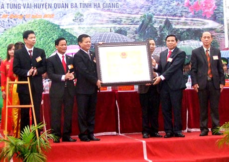 Quản Bạ đón nhận Bằng Di tích Quốc gia danh lam thắng cảnh hang Khố Mỷ